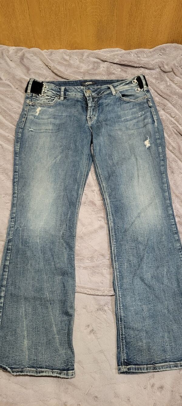 Silver Jeans Suki Bootcut Womens 36x31 Distressed Denim with stretchy Belt Ranch